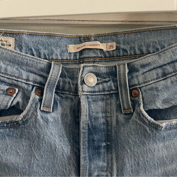 Levi’s Wedgie Straight - Light Wash - Picture 5 of 12